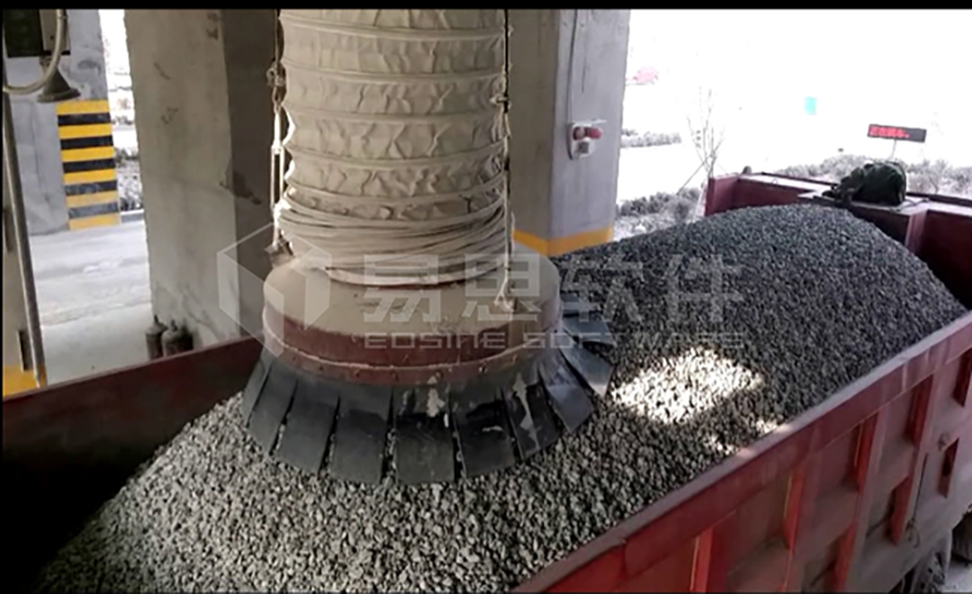 骨料裝車(chē)圖.jpg